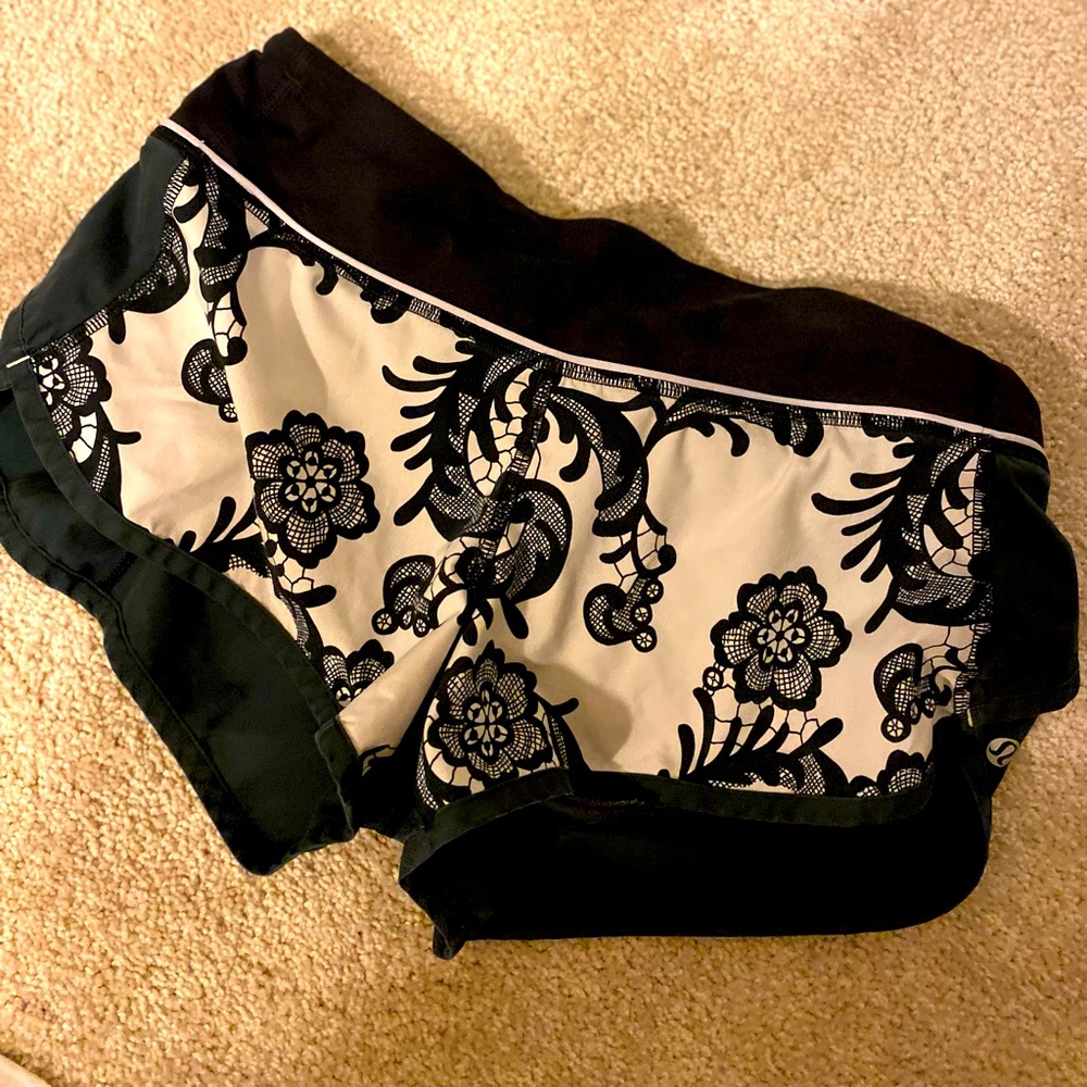Lululemon black and white shorts